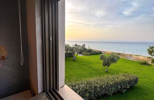 Haniotis Villa | SUNSET SEA FRONT 20 METERS FROM THE SAND