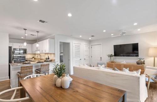 Seagrove Beach Apartment | Sunset & Seashells, 30A, Sleeps 8, Pool, Tennis Courts
