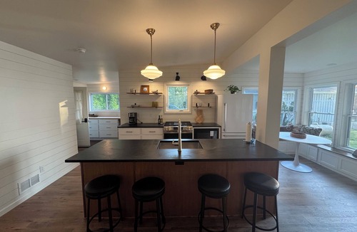 Oswego Cottage | Sunset Serenity: Charming 2-bedroom cottage on picturesque Lake Ontario
