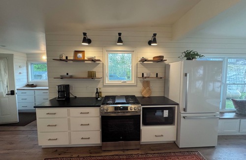 Oswego Cottage | Sunset Serenity: Charming 2-bedroom cottage on picturesque Lake Ontario