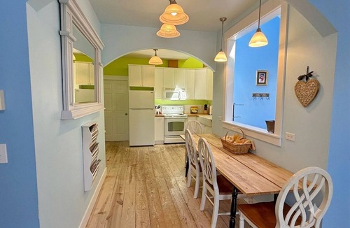 Rollingbay Cabin | "Sunset Shire" 2BR Cottage and add-on Hobbit House