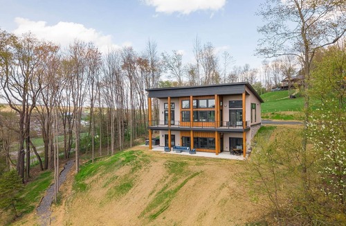 McHenry House | Sunset Sky Lodge
