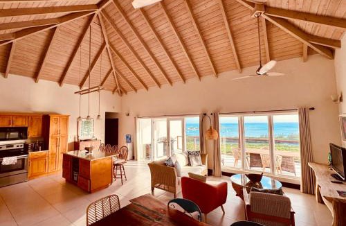 Jennings Villa | Sunset Sol - 3 Bedroom Breathtaking Ocean Views near Hermitage Bay