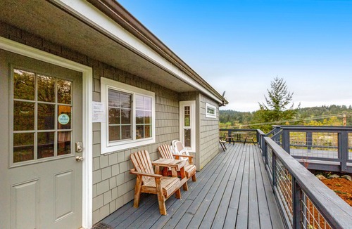 Deer Harbor Cabin | Sunset Studio with Stunning Views and Hot Tub - Dog-Friendly