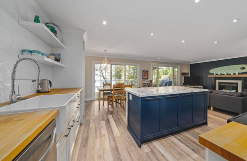 Picton Cottage | Sunset Surf Cottage - Picton, Ontario, Canada