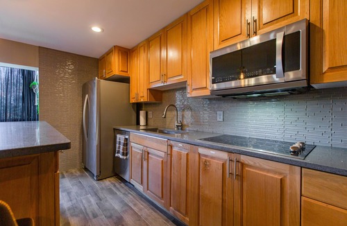Estate East Street Condo | Sunset Swing Hideaway