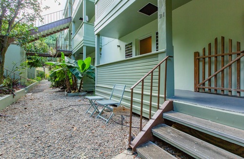 Estate East Street Condo | Sunset Swing Hideaway