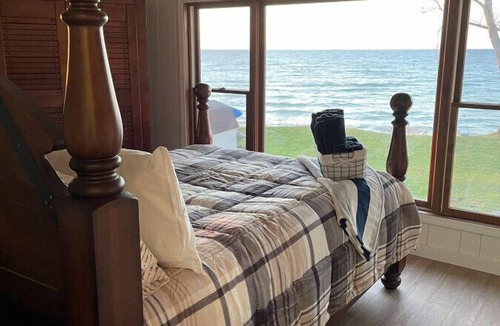 Fredonia House | Sunset View Lake House