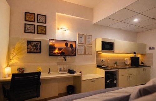 Greater Noida Apartment | Sunset View Paradise By Buddies Home