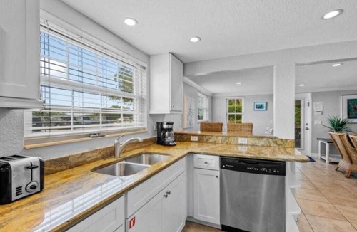 Bradenton Beach House | Sunset View Pet Friendly w/Pool Beach Home