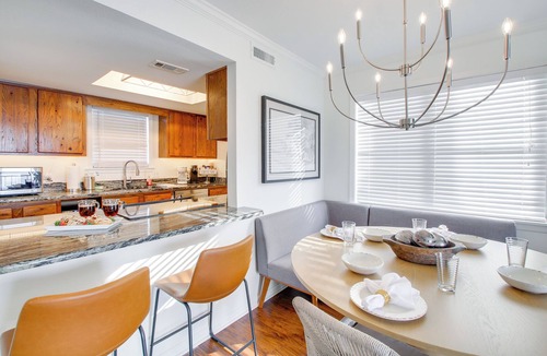 Lake Hamilton Apartment | Sunset-view Resort Condo on Lake Hamilton!
