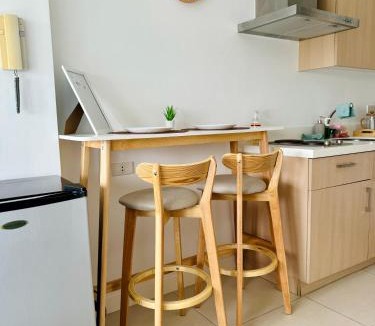 Matandang Balara Apartment | Sunset View with Free Pool Access