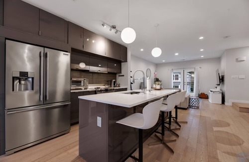 Northeast Condo | Sunset views & contemporary comforts minutes from food & fun in Northeast DC!