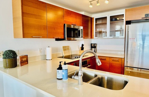 Midtown Condo | ☀ Sunset Views Pristine Rooftop Pool & Lounge Chic MIA Parking Included