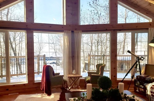 Beaconia Cottage | sunset views, private beach, hiking, ice fishing, marina, harbour, bbq, fire pit