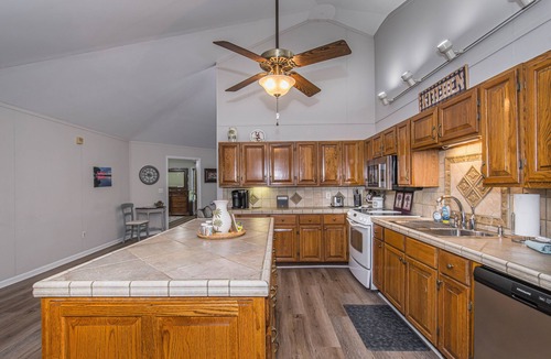 Prosperity House | SUNSET VIEWS with EVENING CRUISE Retreat