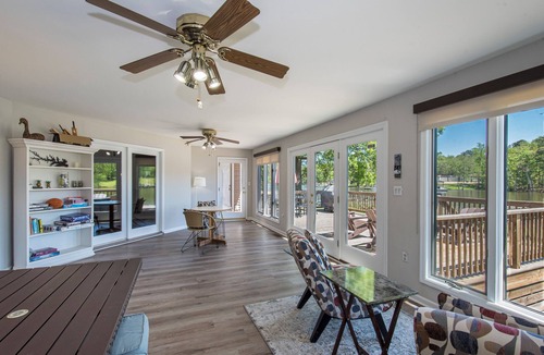 Prosperity House | SUNSET VIEWS with EVENING CRUISE Retreat
