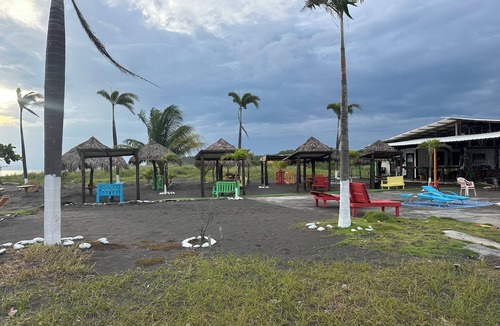 Cerro Plano Villa | Sunset views with Macaws in the jungle in beautiful Bajamar
