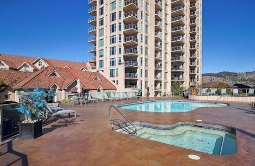 North End Condo | Sunset Waterfront Resort 9. Luxury Lakeside, Stunning 3 bed/2bath Kelowna Condo.