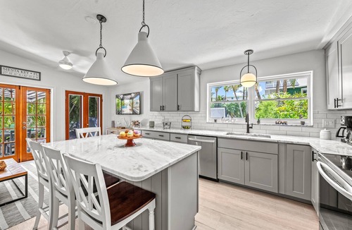 Bay Isle House | Sunset West | Private Pool, Spa, Near Siesta Key Beach & Siesta Key Village