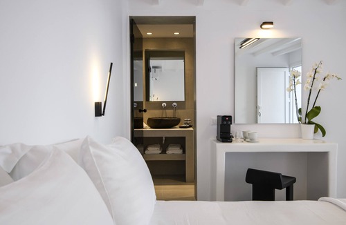 Mykonos Town House | Sunset Windmills Suites
