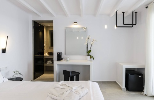 Mykonos Town House | Sunset Windmills Suites