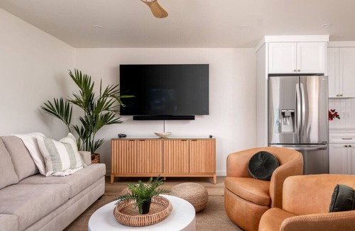 Townsite Villa | Sunsets, Ocean & watch the Dolphins! SPA, BBQ, Fire Pit, EV Charger, Pets Ok