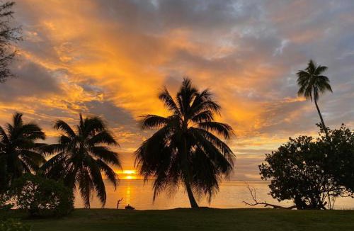Hauru Apartment | SUNSETVIEW, studio, private beach, amazing swim & sunset