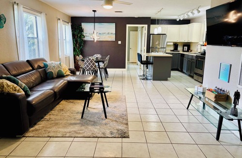 Cooper City House | Sunshine Acre. King Master Suite & BIG Yard