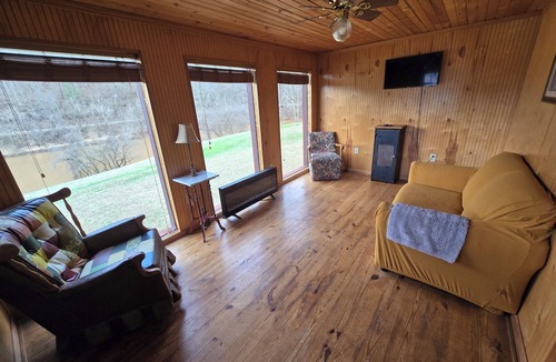 Statts Mills Cabin | Sunshine cabin-Charming 1-bedroom Lakefront with Heat/AC