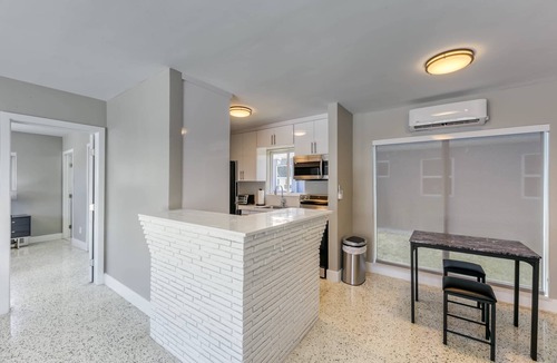 Wilton Manors Apartment | Sunshine Complex