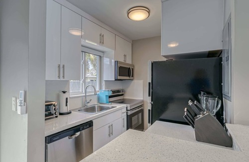 Wilton Manors Apartment | Sunshine Complex