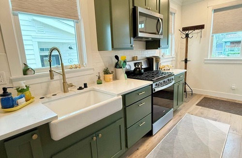 Seabrook Cottage | Sunshine Cottage – two nights available for the 4th of July