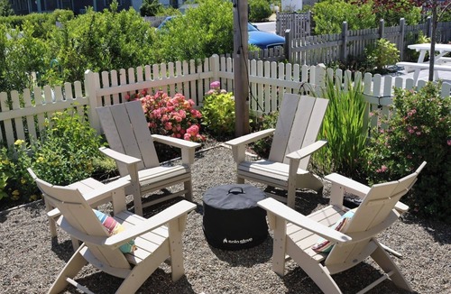 Seabrook Cottage | Sunshine Cottage – two nights available for the 4th of July