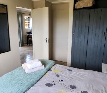 Hartbeespoort Ski Chalet | Sunshine Cottage