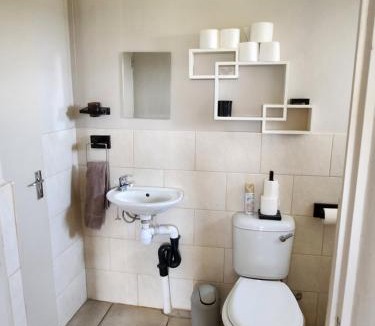 Hartbeespoort Ski Chalet | Sunshine Cottage
