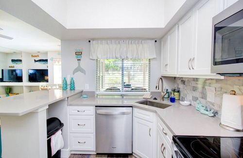 Miramar Beach Cottage | Sunshine & emerald waters are calling you! Book your spring & summer getaway!
