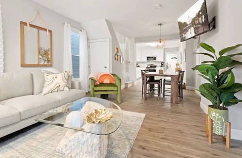 Frederick House | Sunshine House -Cheerful 2BR/2.5Bath Detached Home