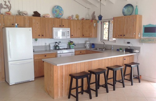 Rainbow Bay Villa | Sunshine☀️House, with private water entry and high-speed Internet.