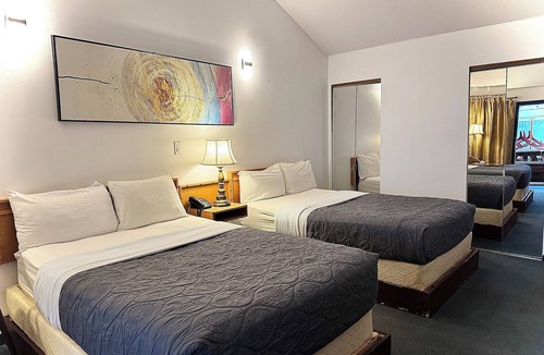 Gibsons Hotel | Sunshine Lodge