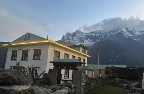 Namche Bazaar Cabin | Sunshine lodge
