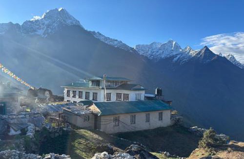 Namche Bazaar Cabin | Sunshine lodge