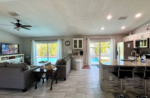 Bradenton House | Sunshine Oasis with heated Saltwater pool