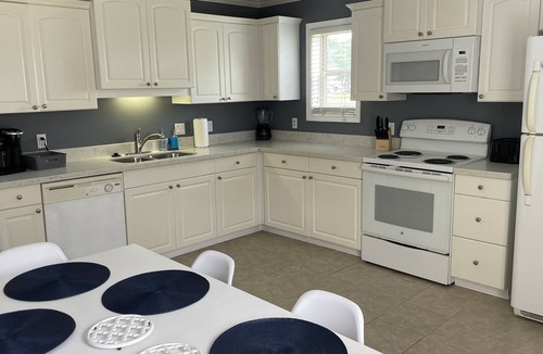 Mississippi City House | Sunshine On the Beach - Gulfport, Mississippi