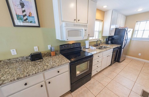 East End House | Sunshine & Savings 20% OFF! 3BR/3BA Dog-Friendly, BEACHFRONT