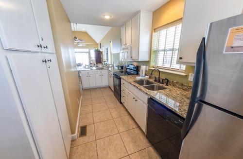East End House | Sunshine & Savings 20% OFF! 3BR/3BA Dog-Friendly, BEACHFRONT
