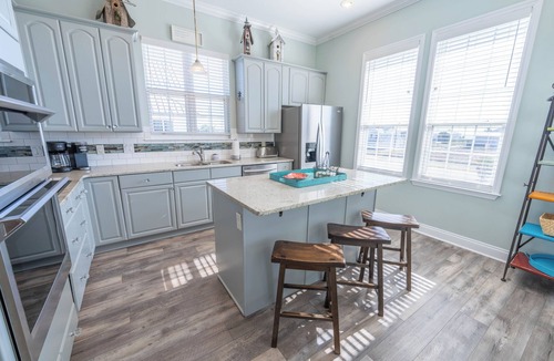 East End House | Sunshine & Savings 20% OFF! Beach Retreat, Easy Beach Access