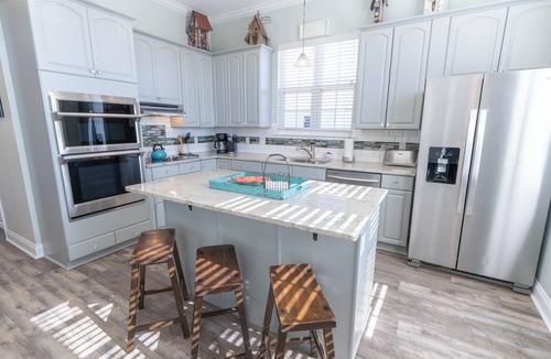 East End House | Sunshine & Savings 20% OFF! Beach Retreat, Easy Beach Access