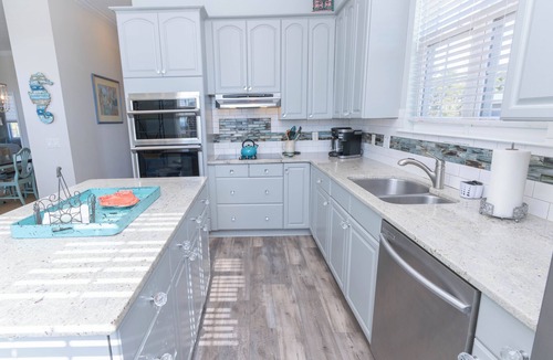 East End House | Sunshine & Savings 20% OFF! Beach Retreat, Easy Beach Access