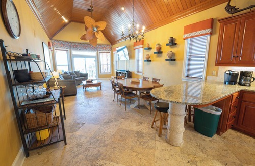 East End House | Sunshine & Savings 20% OFF! Pet Friendly, 3BR/3BA